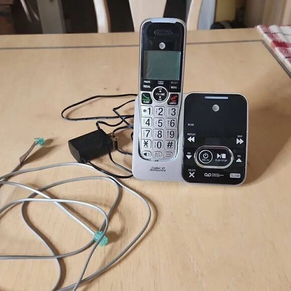 AT&T cordless phone digital answering system caller id CRL 32102 - Picture 2 of 4